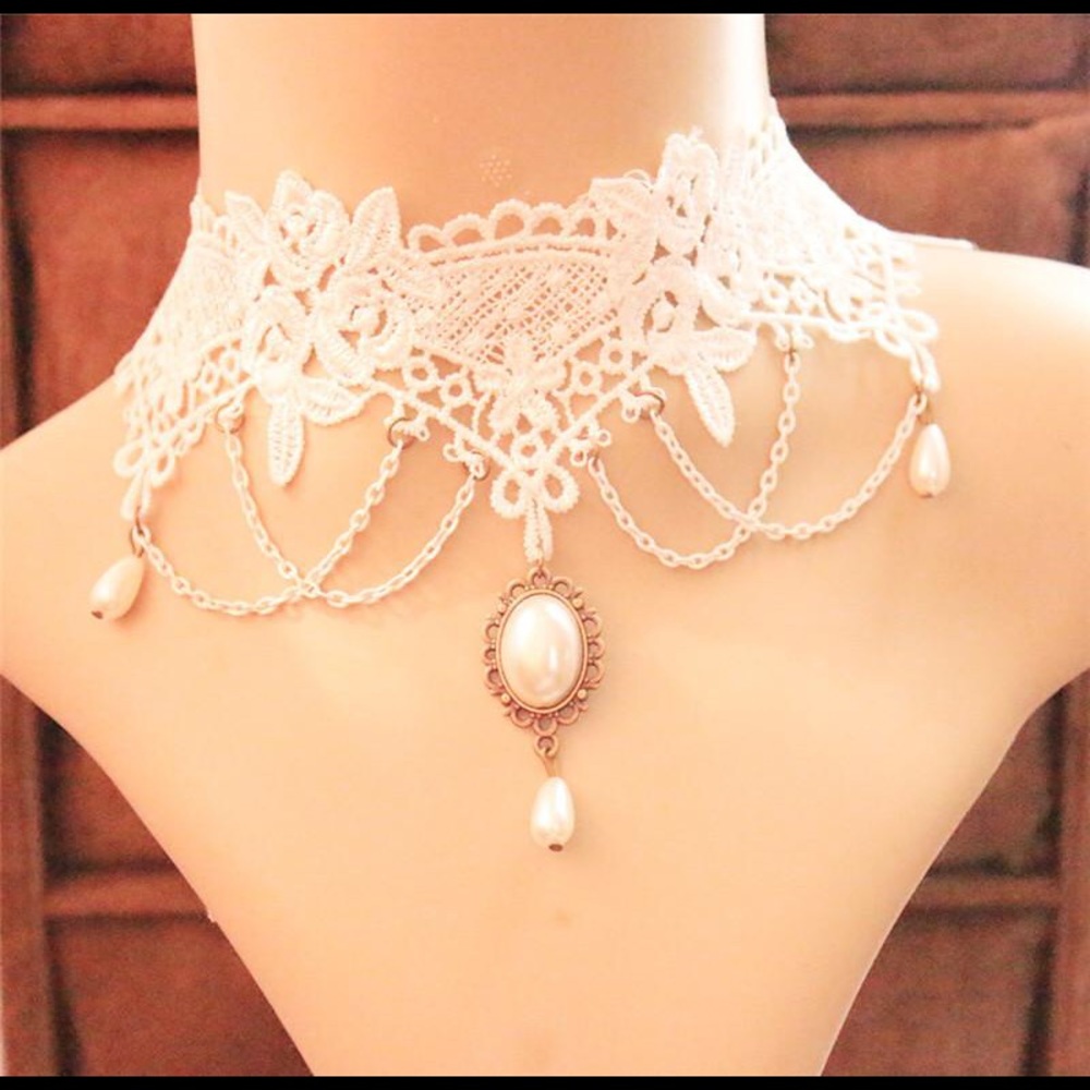 Vintage choker